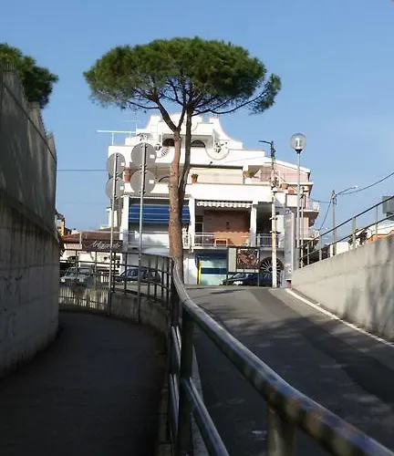 Russo Nyaraló Villapiana